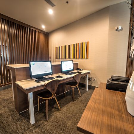 Holiday Inn Express & Suites - West Edmonton-Mall Area By Ihg Екстериор снимка