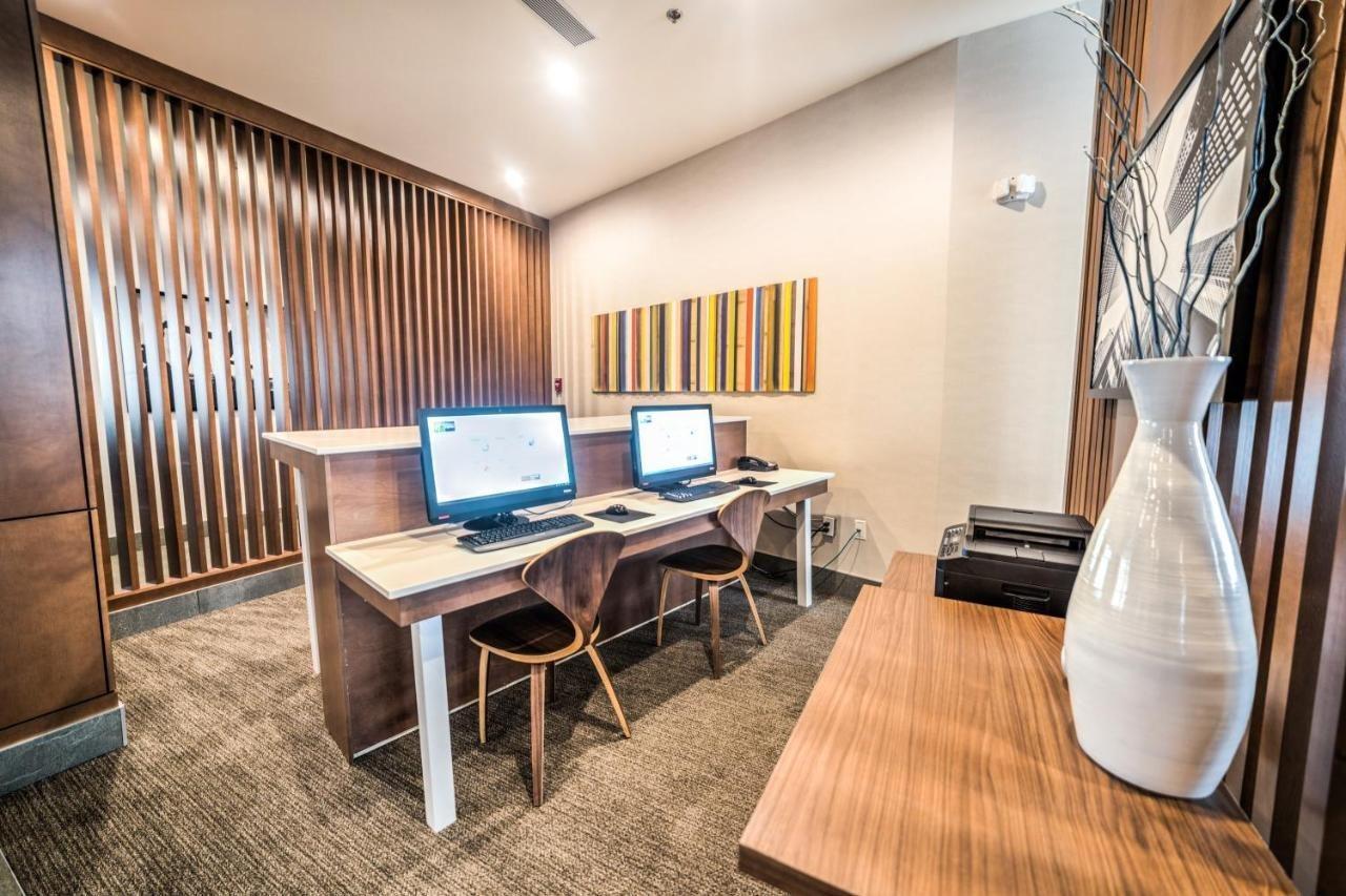 Holiday Inn Express & Suites - West Edmonton-Mall Area By Ihg Екстериор снимка