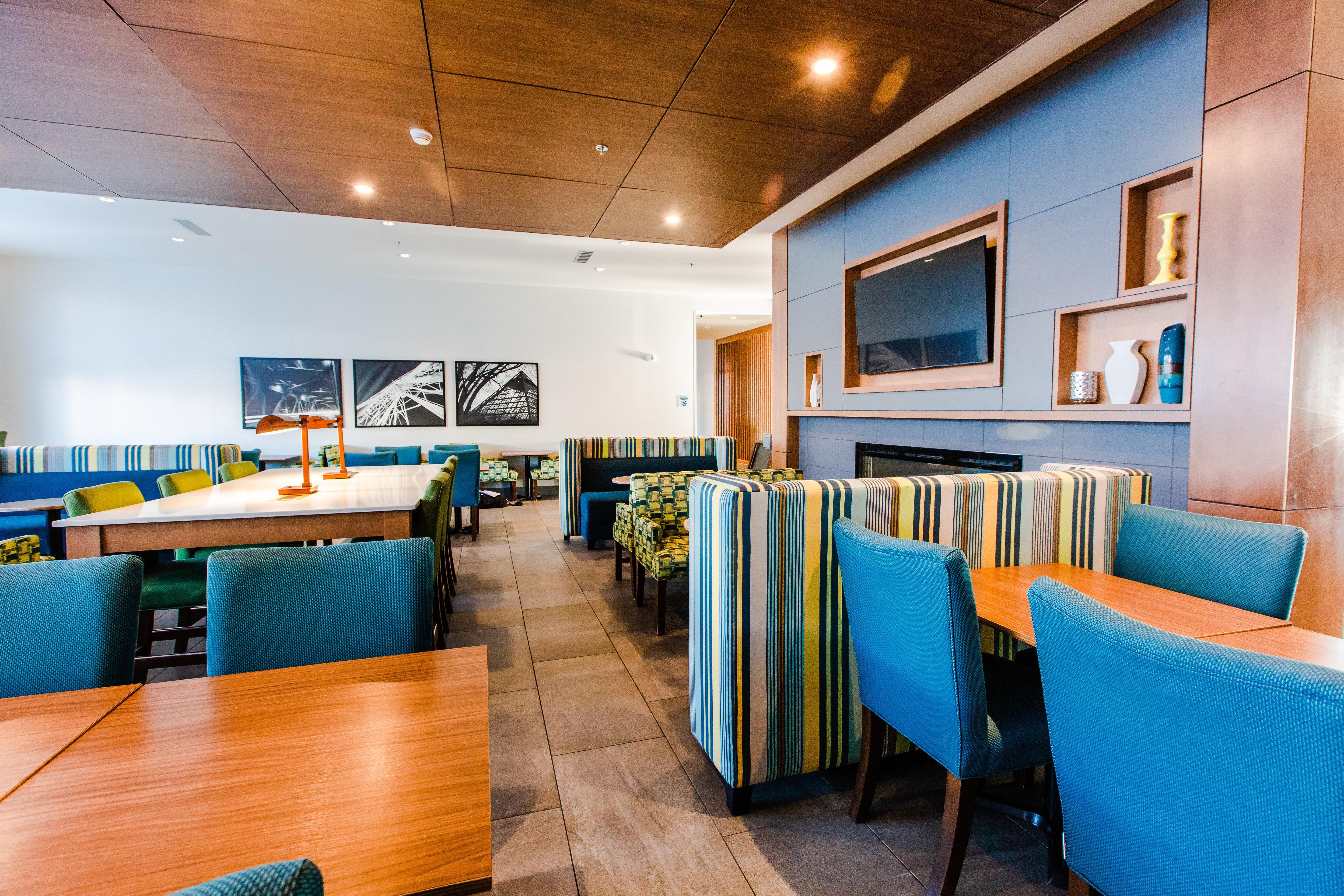 Holiday Inn Express & Suites - West Edmonton-Mall Area By Ihg Екстериор снимка